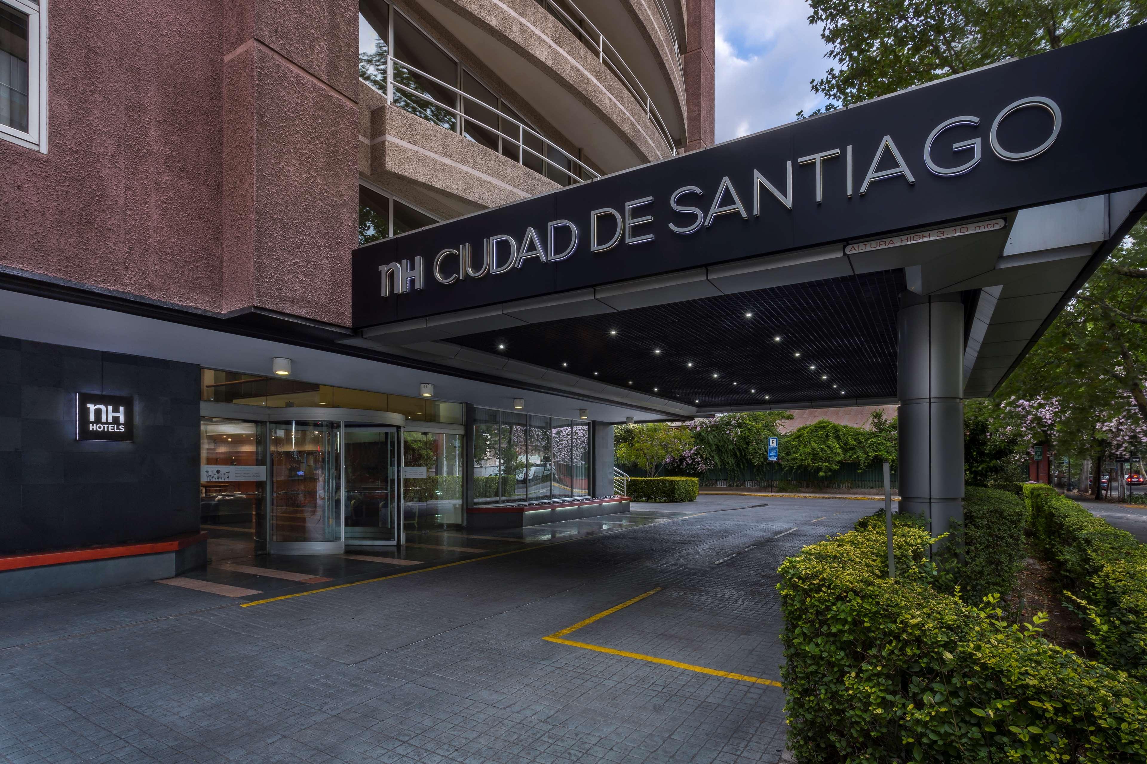 فندق إن إتش سيوداد دي سانتياغو المظهر الخارجي الصورة